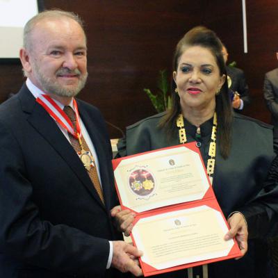 Medalha para o Deputado Martinho Carmona