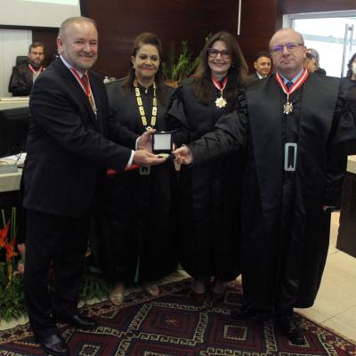 Medalha para o Deputado Martinho Carmona